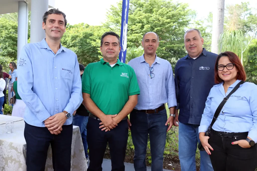Equipe com representantes da NCT, Embrapa, Celta Brasil e Casal Sign no lançamento do SiloBio