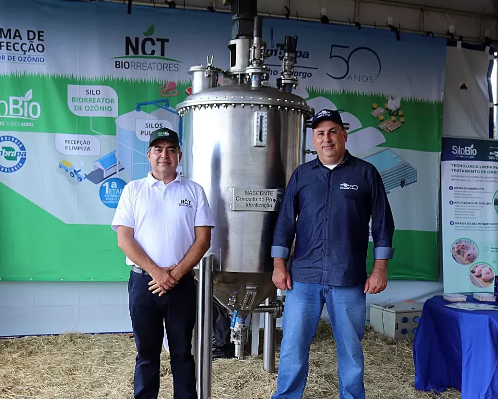 Equipe da NCT com tecnologia SiloBio