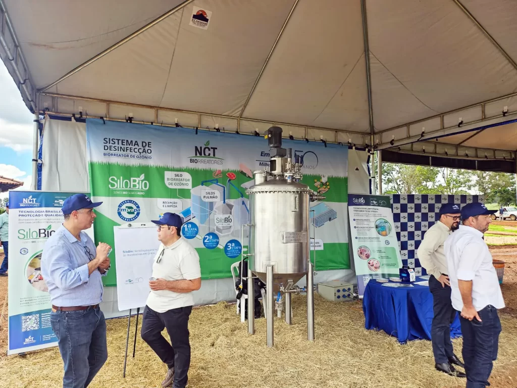 Equipe da NCT com tecnologia SiloBio